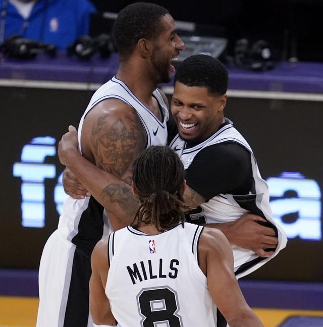 依然活跃于 依然活跃于